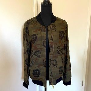 Bomber Jacket, Camouflage-Rose print.